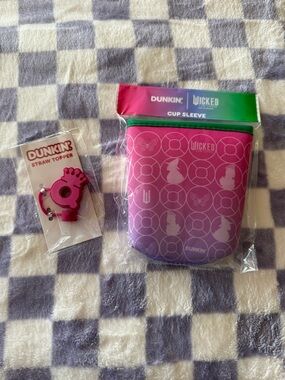 Dunkin' Pink Ombre Wicked for Good Cup Sleeve & Dunkin' Queen Straw Topper 💖🍩💜👑✨
